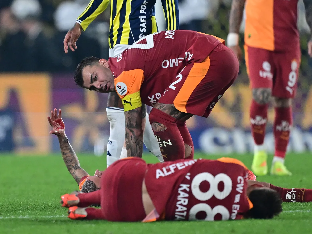 Tribünlerden atılan maddeden ötürü Kazımcan Karataşsakatlanan Kaz