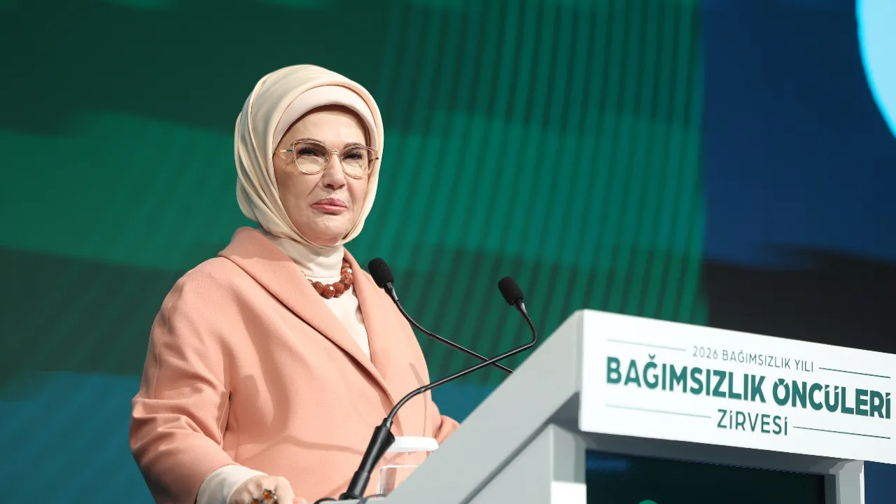 Bağımsızlık Öncüleri Zirvesi'nde konuşan Emine Erdoğan: 2026'yı Bağımsızlık Yılı ilan ediyoruz