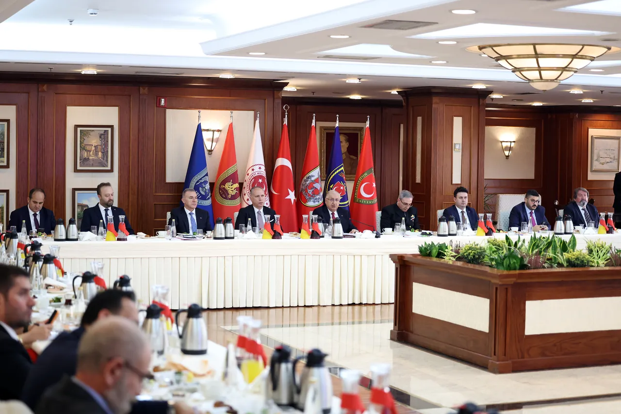 Milli Savunma Bakanı Yaşar Güler, Ankara'da Yıllık Değerlendirme Toplantısı'nda basın mensuplarıyla bir araya geldi.