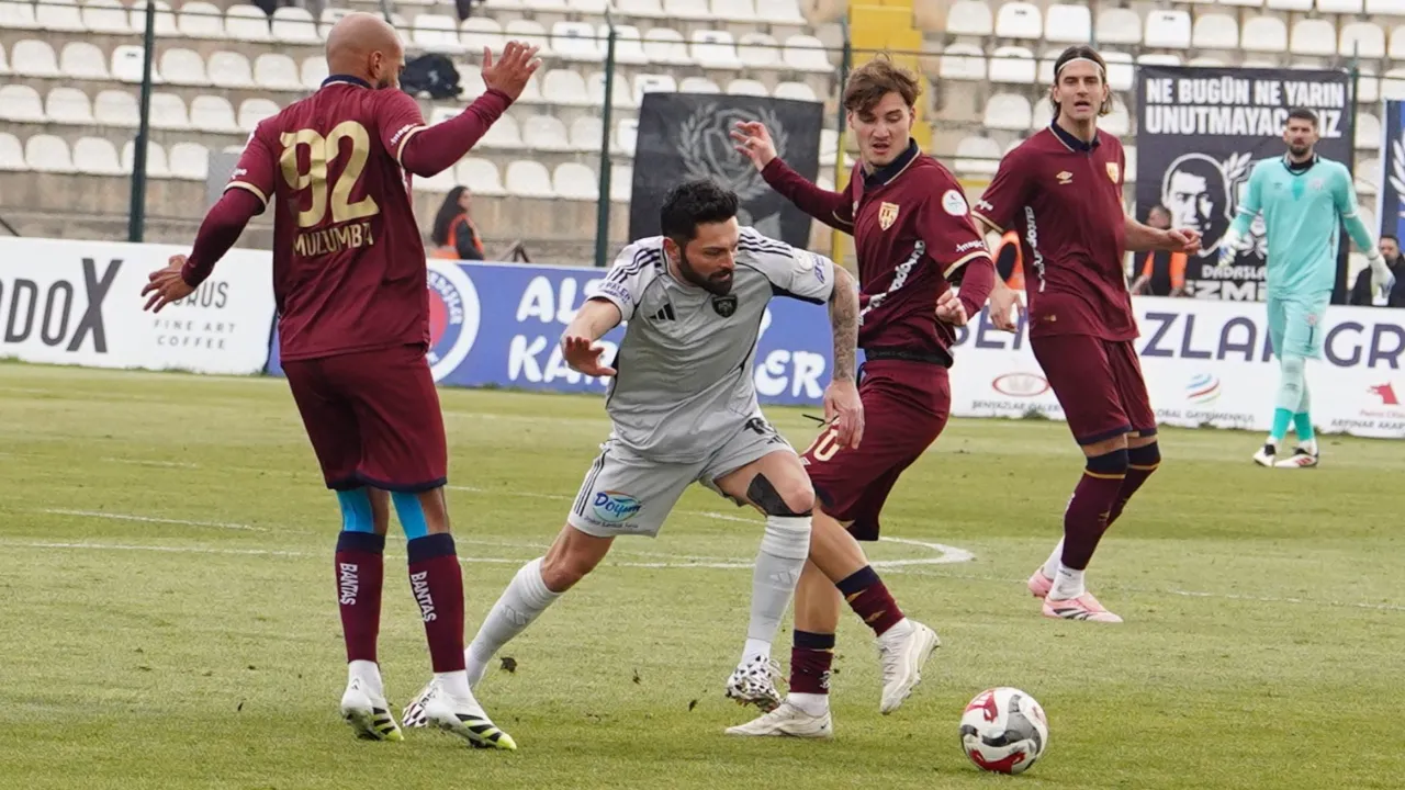 Bandırma'da 2 gol ve kırmızı kart: Erzurumspor iki hafta sonra kazandı