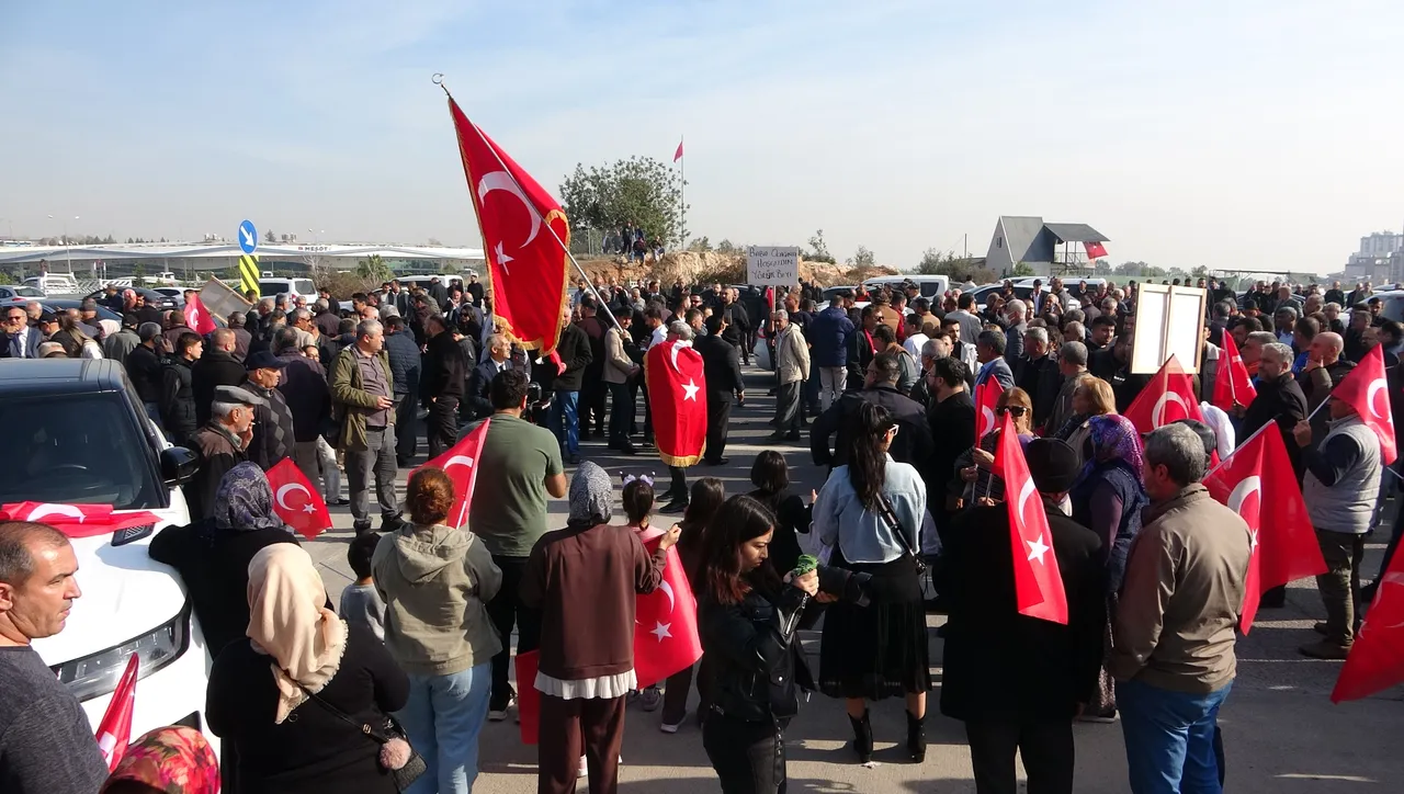 CHP'den istifa eden Hasan Ufuk Çakır'dan Özgür Özel'e ağır sözler! Lanet okudu