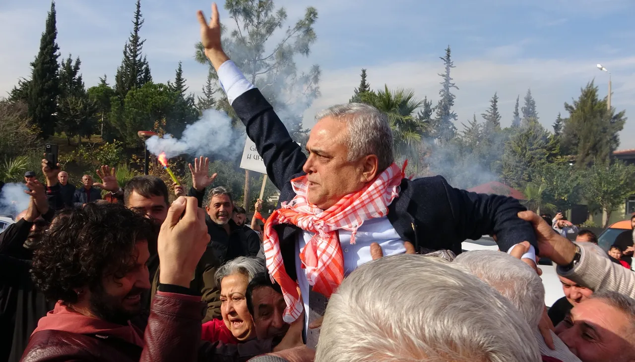 CHP'den istifa eden Hasan Ufuk Çakır'dan Özgür Özel'e ağır sözler! Lanet okudu