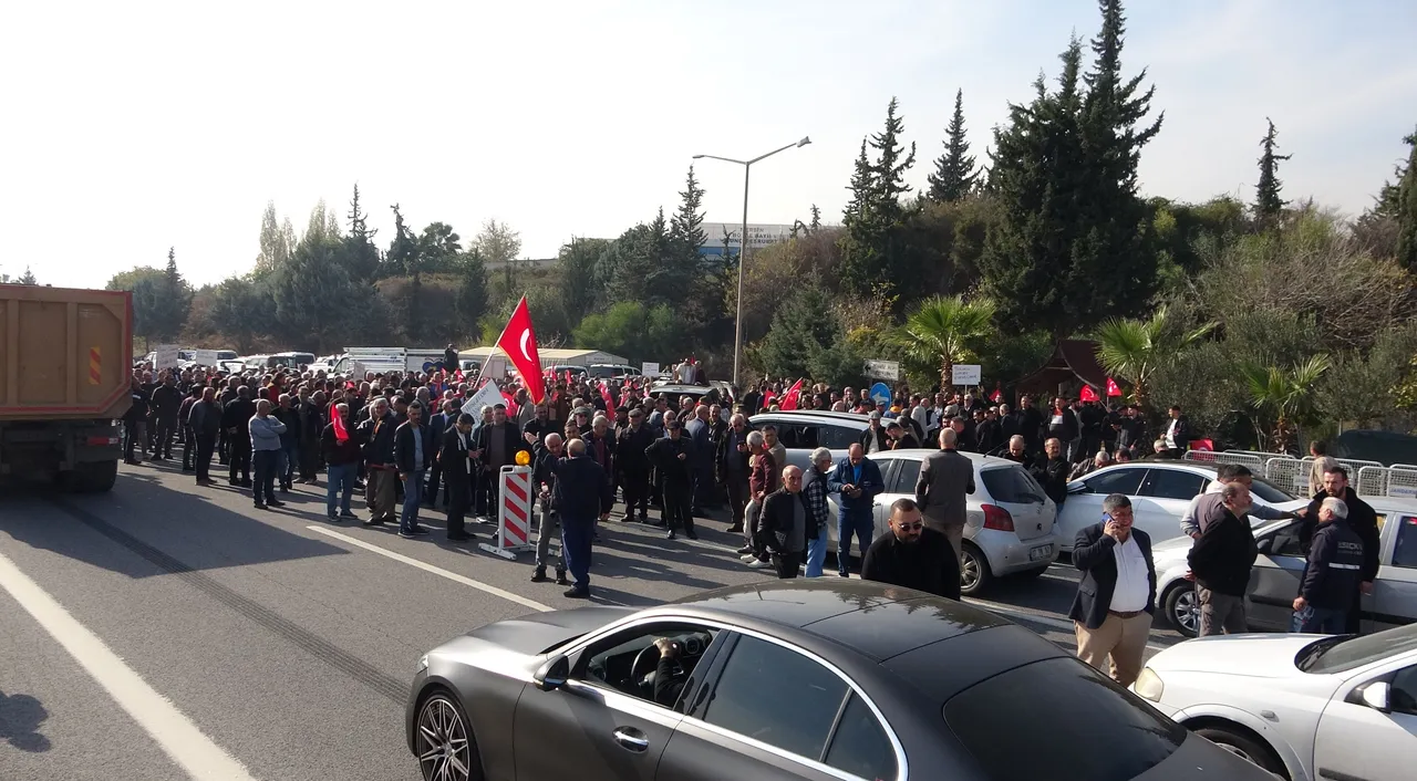 CHP'den istifa eden Hasan Ufuk Çakır'dan Özgür Özel'e ağır sözler! Lanet okudu