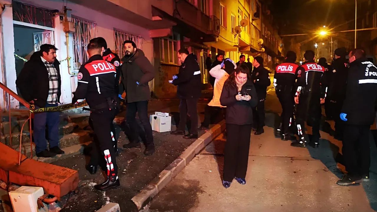 Erzurum'da baltalı dehşet! Bir kişiyi ağır yaralayan şüpheli her yerde aranıyor