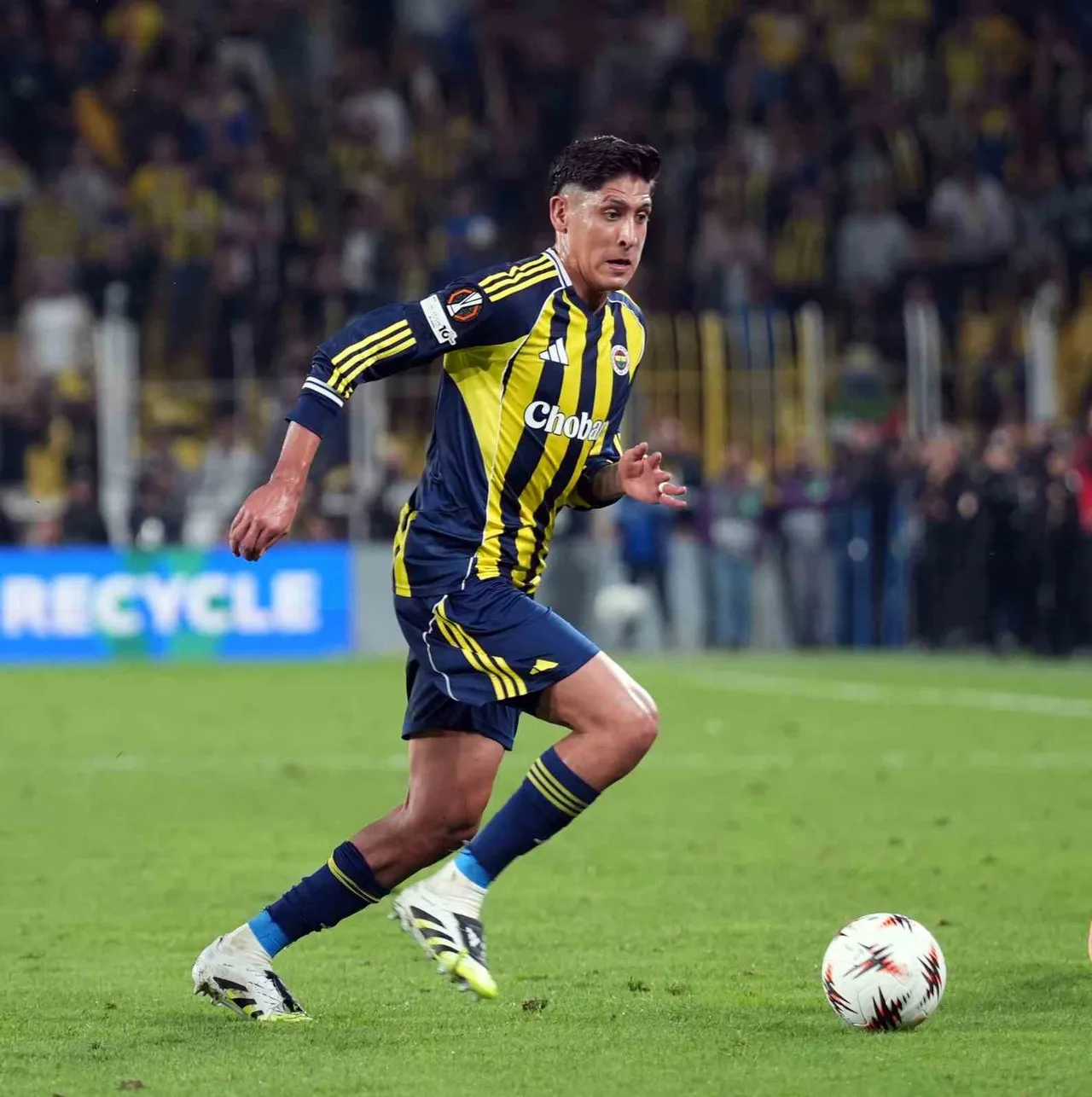 Fenerbahçe'de sakatlığı bulunan Edson Alvarez, Beşiktaş derbisinde kadroda bulunmayacak