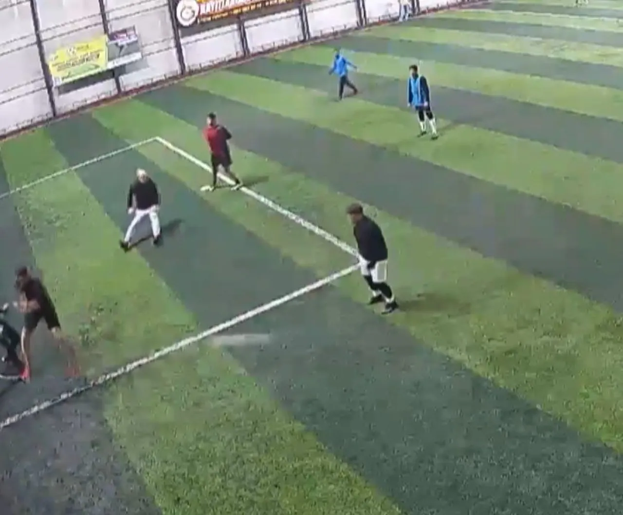 Halı sahada hayatını kaybetti! O anlar kamerada