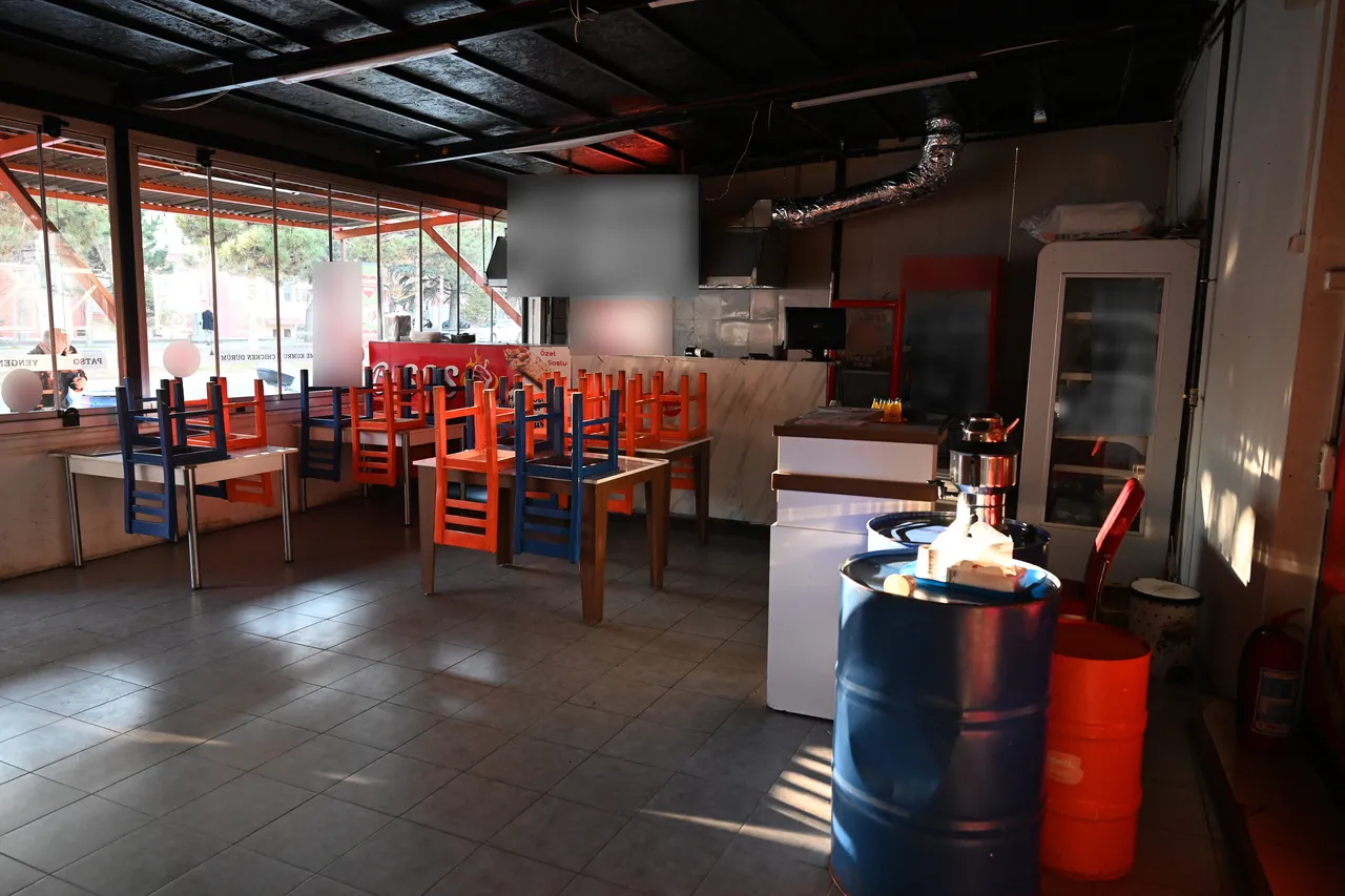 Haşereli dönerciye zabıta operasyonu! Ruhsatsız çıktı, mühür vuruldu