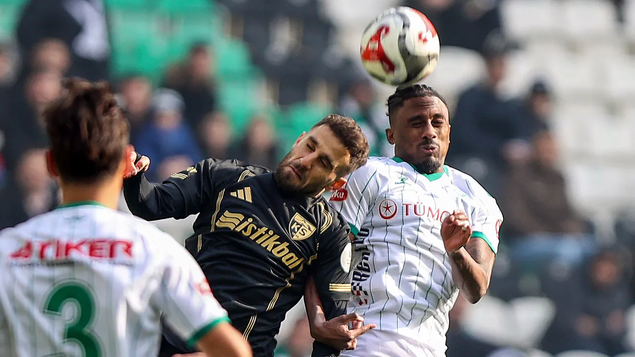 Konya'da son dakika golüyle puanlar paylaşıldı