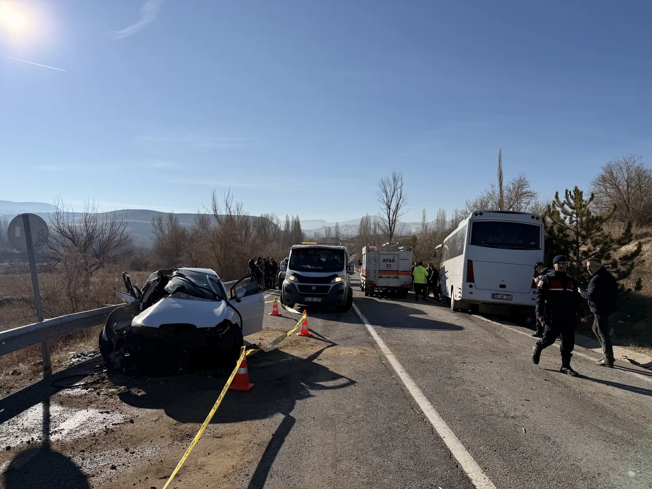 Nevşehir'de kaza! Yolcu minibüsü otomobille çarpıştı: 11 yaralı