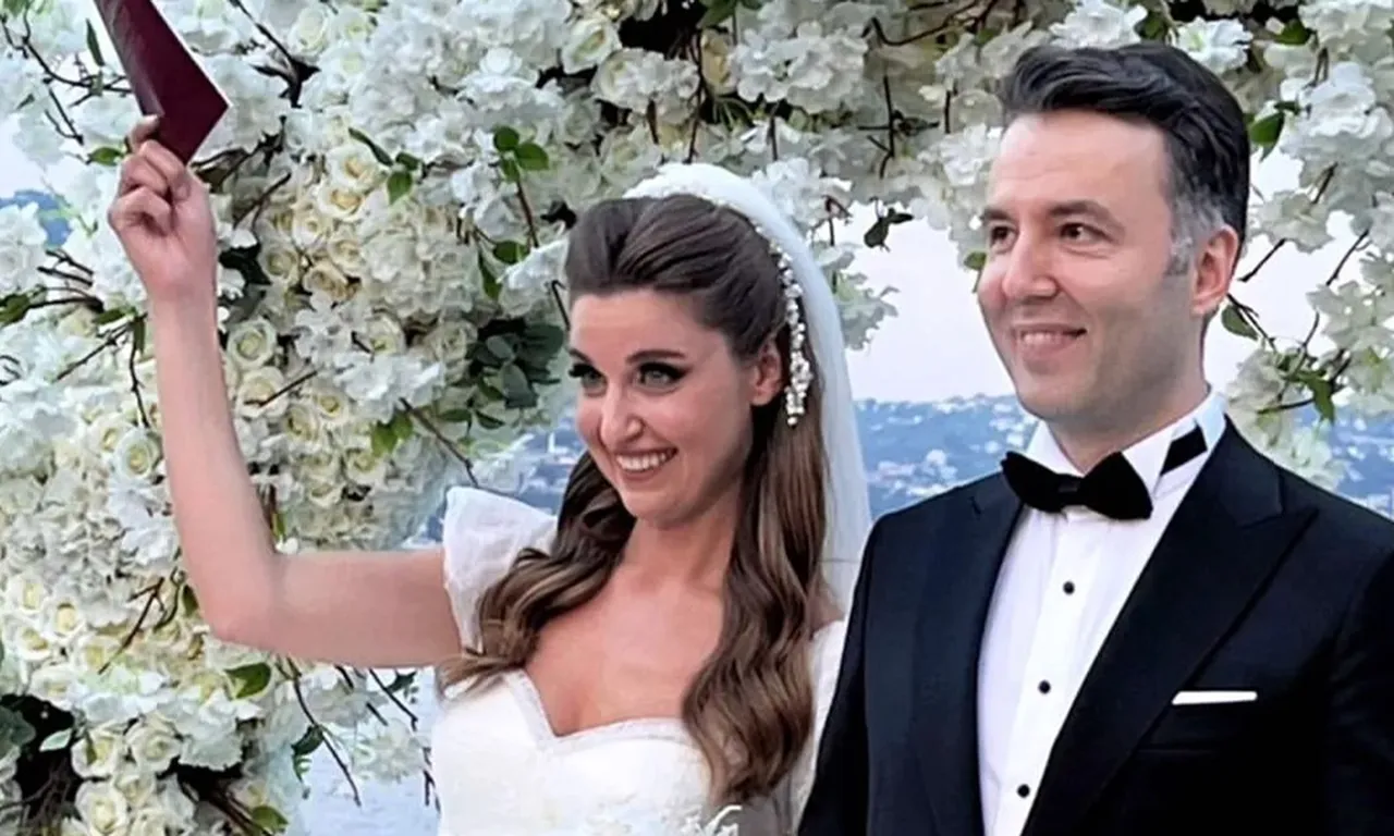 Pınar Erbaş ile Mehmet Akif Ersoy 2022 yılında evlendi. Çift 8 ay sonra 'şiddetli geçimsizlik' nedeniyle boşanma kararı aldı.