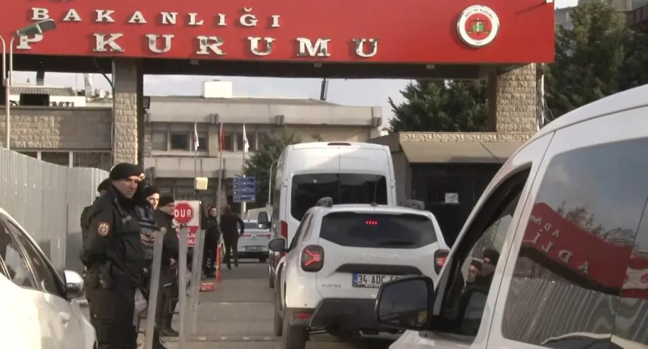 Sadettin Saran, Adli Tıp Kurumu'nda saç ve kan örneği verdi