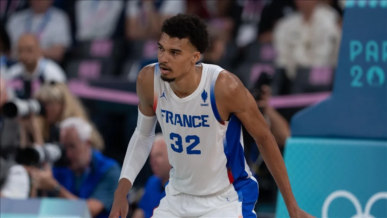 Victor Wembanyama, en az 1 blok yaptığı art arda 100. normal sezon maçını oynadı