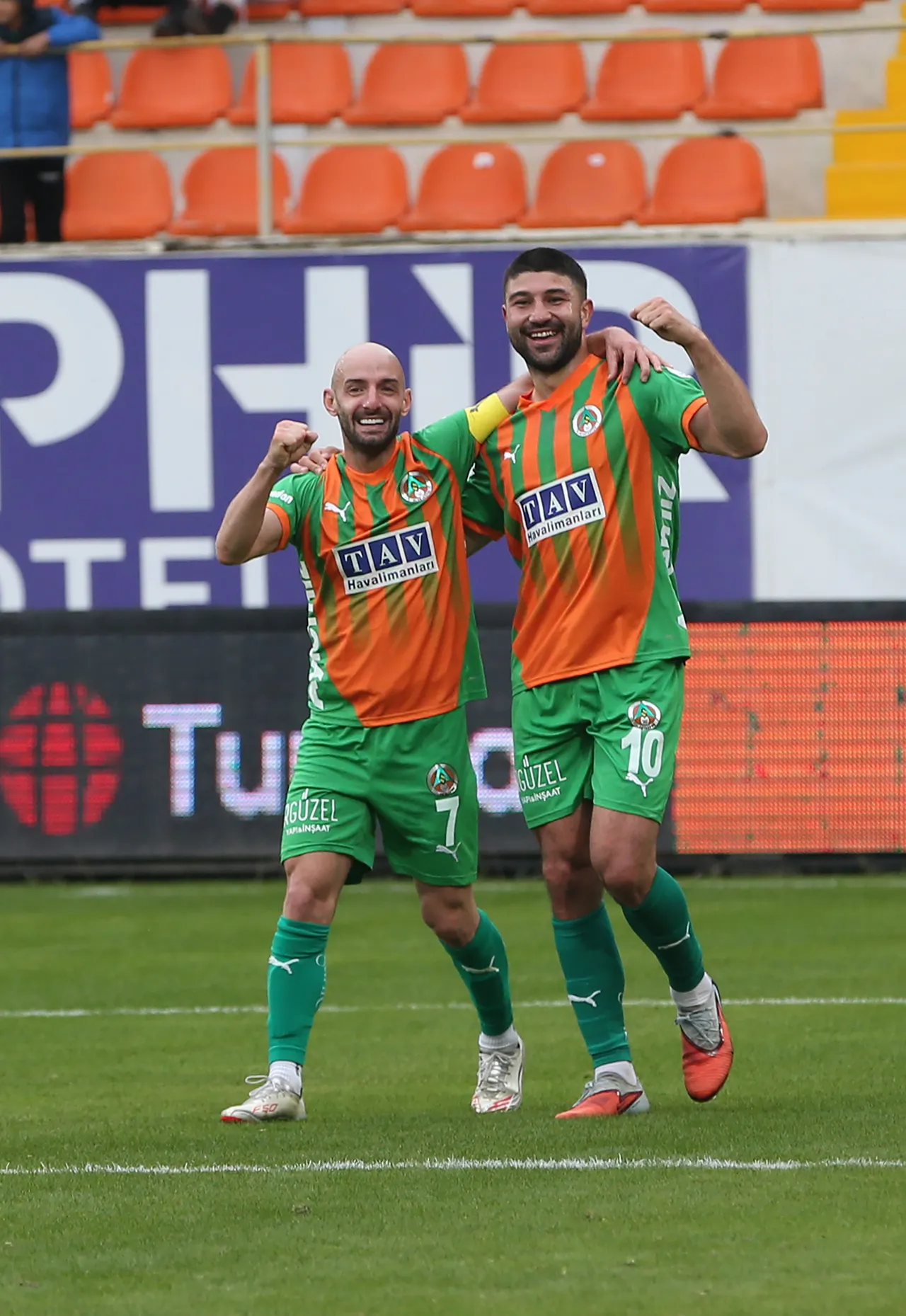 Alanyaspor evinde kazandı, Karagümrük’ten istifa geldi