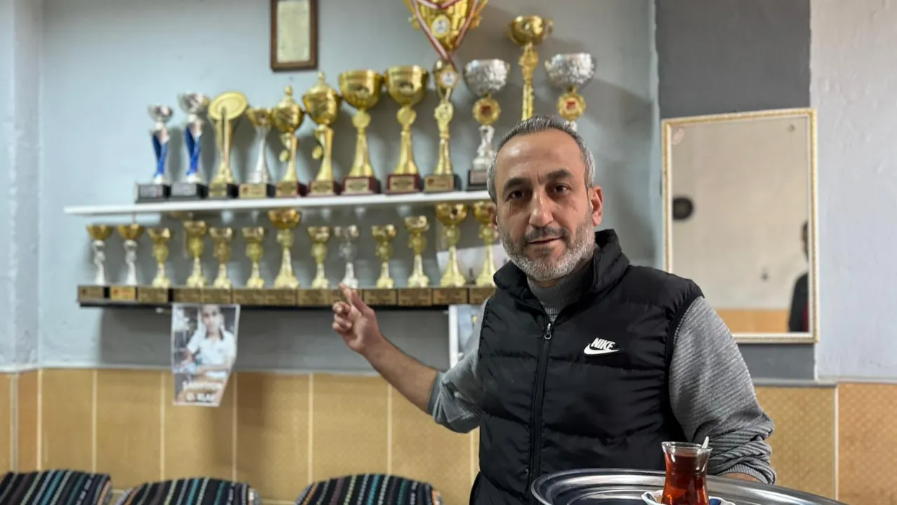 Çay ocağında kupa sergisi: “Kuşçu Çaycı”nın başarı hikayesi