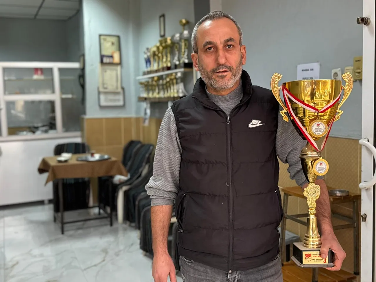 Çay ocağında kupa sergisi: “Kuşçu Çaycı”nın başarı hikayesi