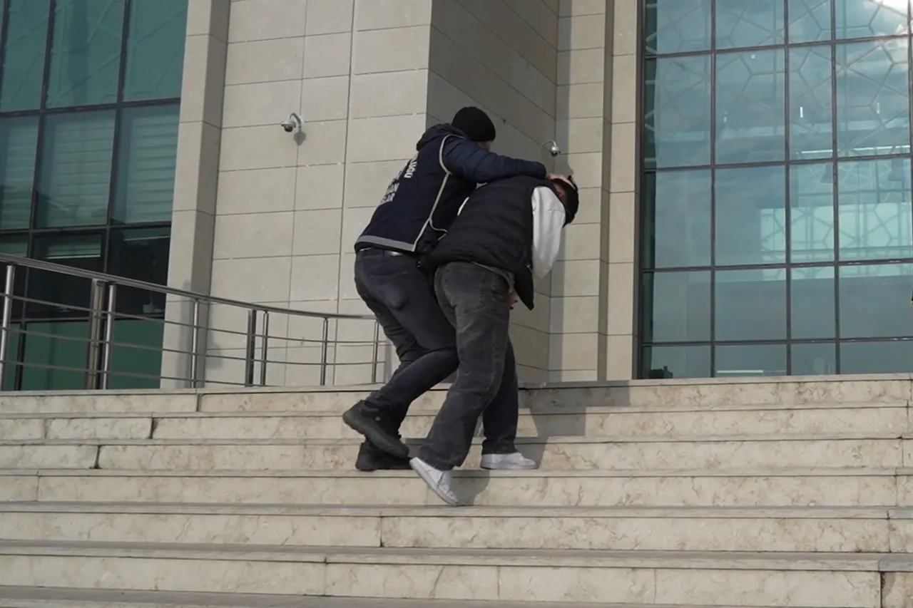 Darp, gasp, şantaj... Genç adama kabusu yaşatan çete yakayı ele verdi