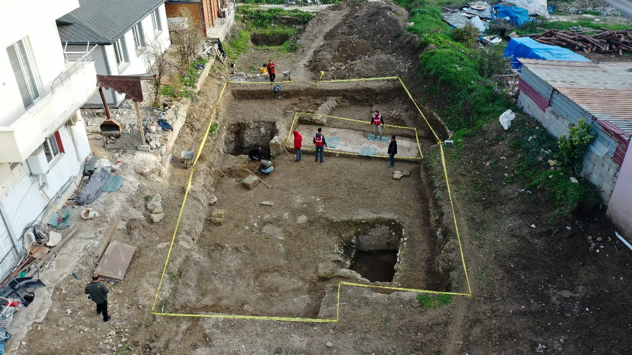 Deprem gün yüzüne çıkarttı! Hatay'da Geç Antik Çağ’a ait 1500 yıllık mozaik bulundu