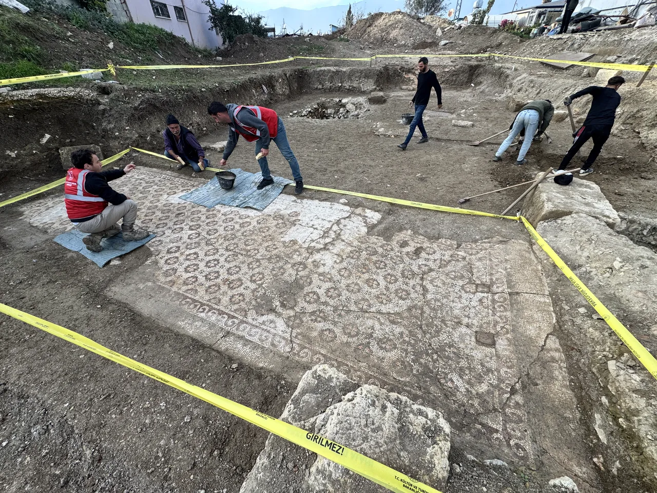 Kazı çalışmasına ait görseller