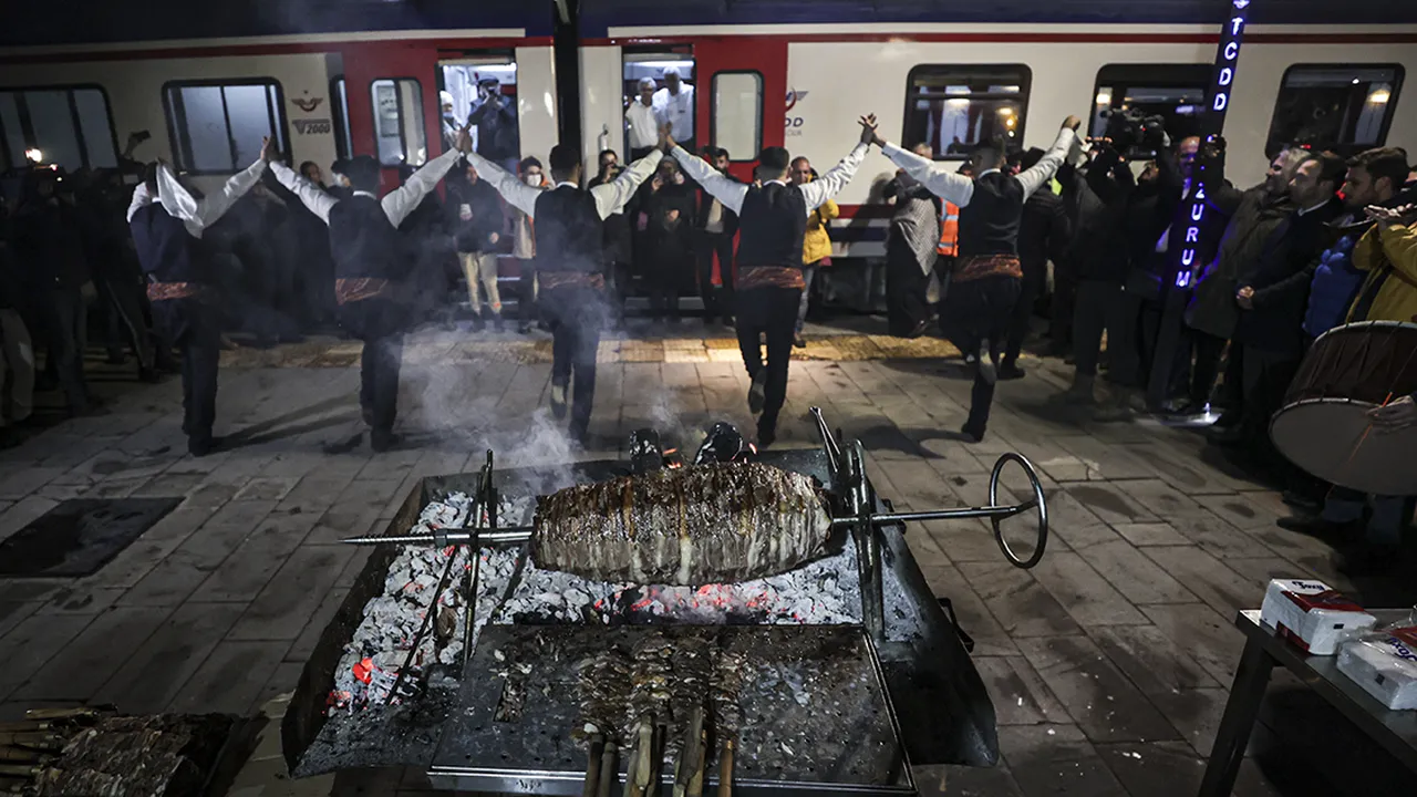 Doğu Ekspresi: Dün 'çile kapısı', bugün 'kış masalı'
