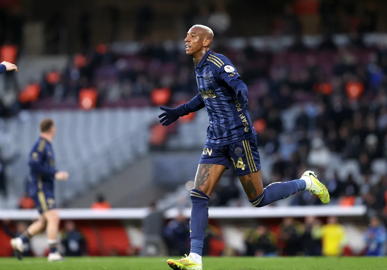 Fenerbahçe'ye Talisca'dan kötü haber! Sahalardan uzak kalacak