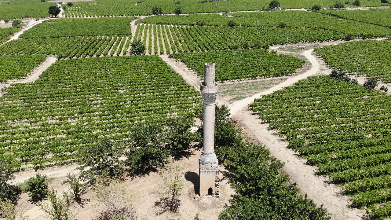 İki asırdır ayakta! Manisa'da 'Kırık Minare' zamana meydan okuyor