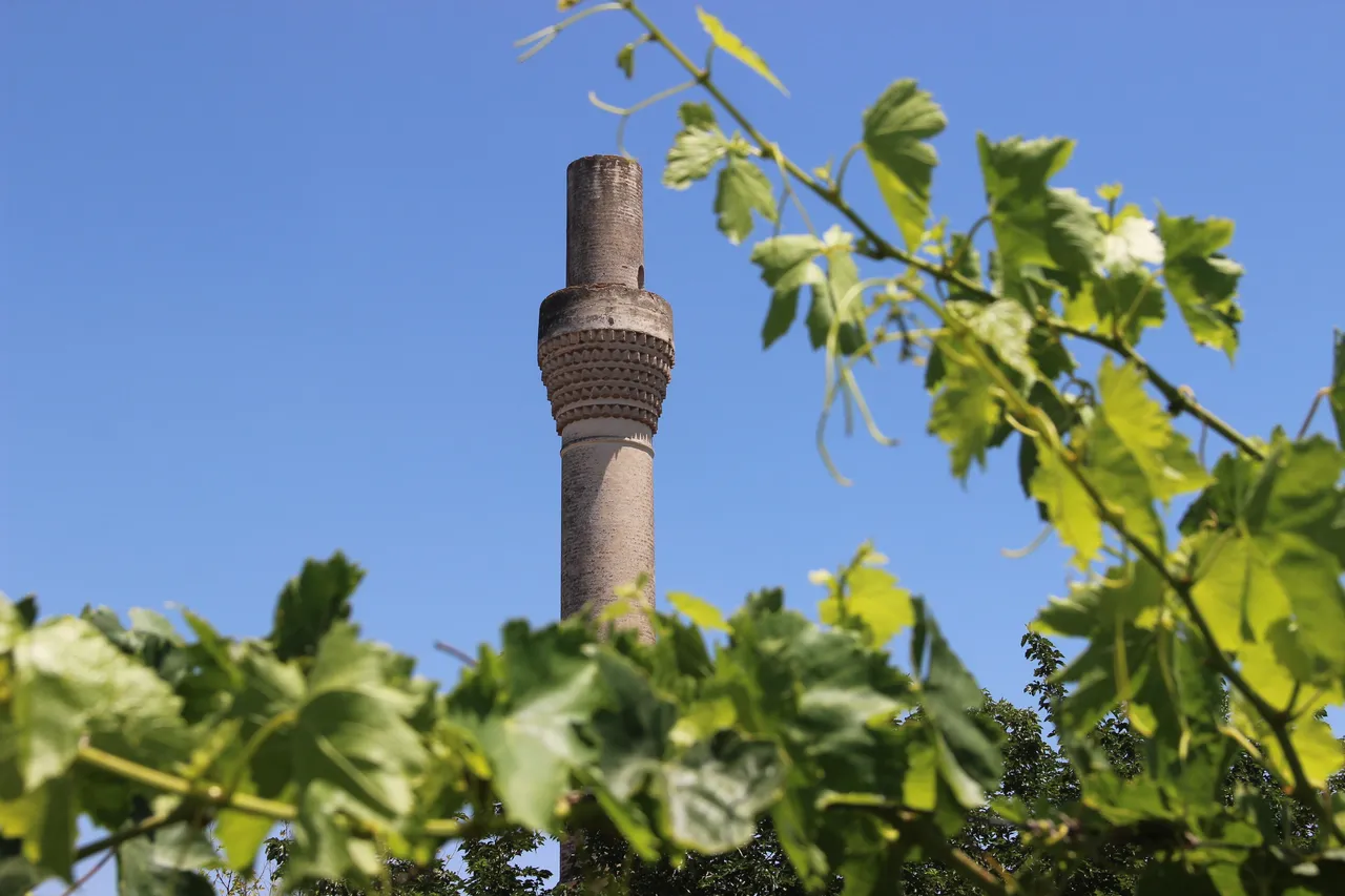 İki asırdır ayakta! Manisada Kırık Minare zamana meydan okuyor
