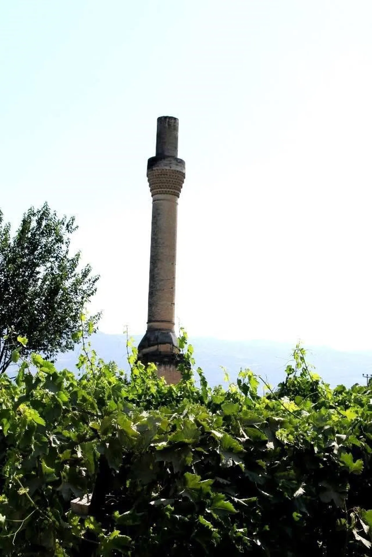 İki asırdır ayakta! Manisada Kırık Minare zamana meydan okuyor