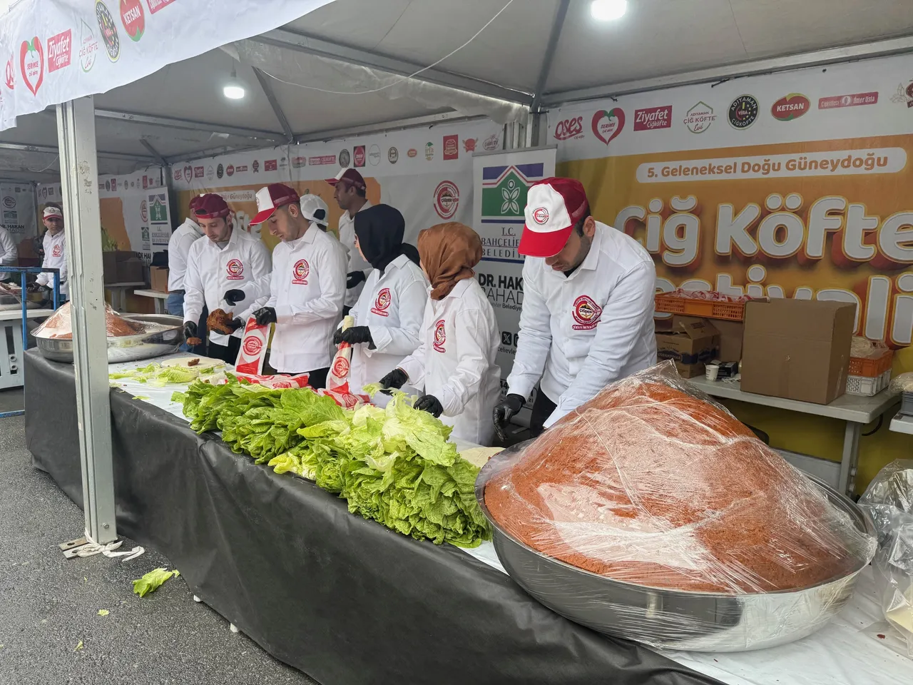 İstanbullu bugün aynı sofrada oturdu! İki ilçede tonlarca yemek tüketildi