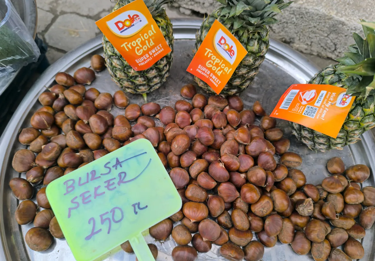 Kışın vazgeçilmezi kestane tezgahlarda ilgi görüyor! Kilosu 250 lira