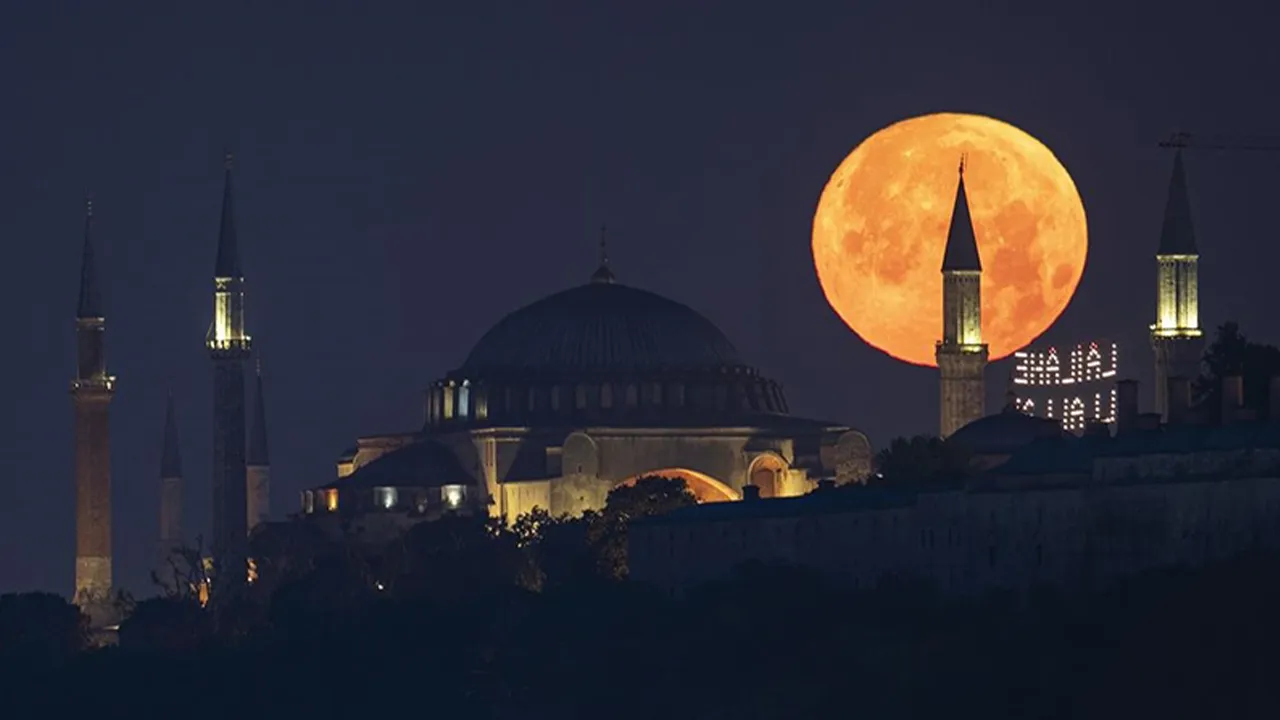 Kutsal geceler bir bir idrak edilecek: Mukaddes üç aylar başladı