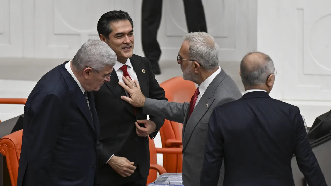 Meclis'te pazar mesaisi! Bahçeli ile muhalefet liderleri arasında dikkat çeken diyalog