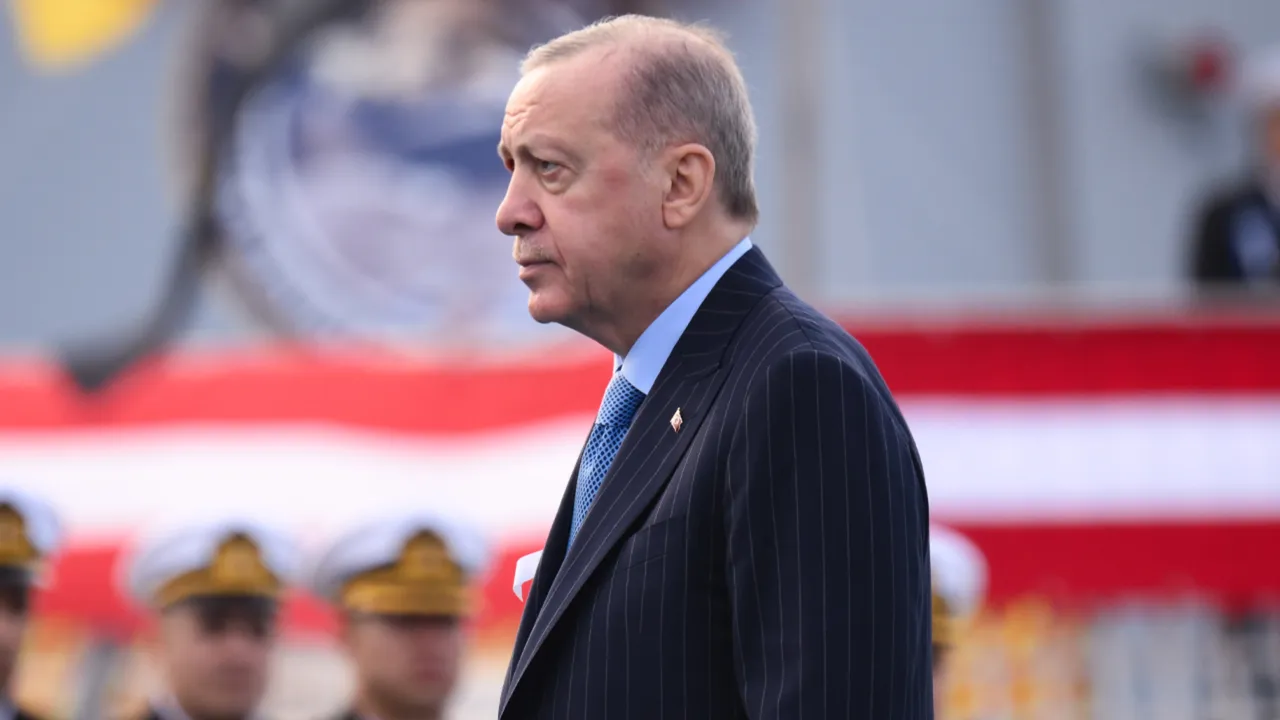 Asgari ücrette beklenti arttı! Uzman isim 'sürpriz olmaz' deyip 30 bin lirayı işaret etti!