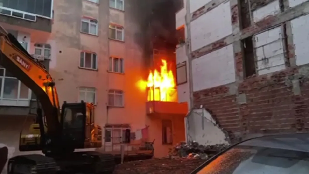 Bahçelievler’de 6 katlı binada yangın! Mahsur kalanlar kurtarıldı