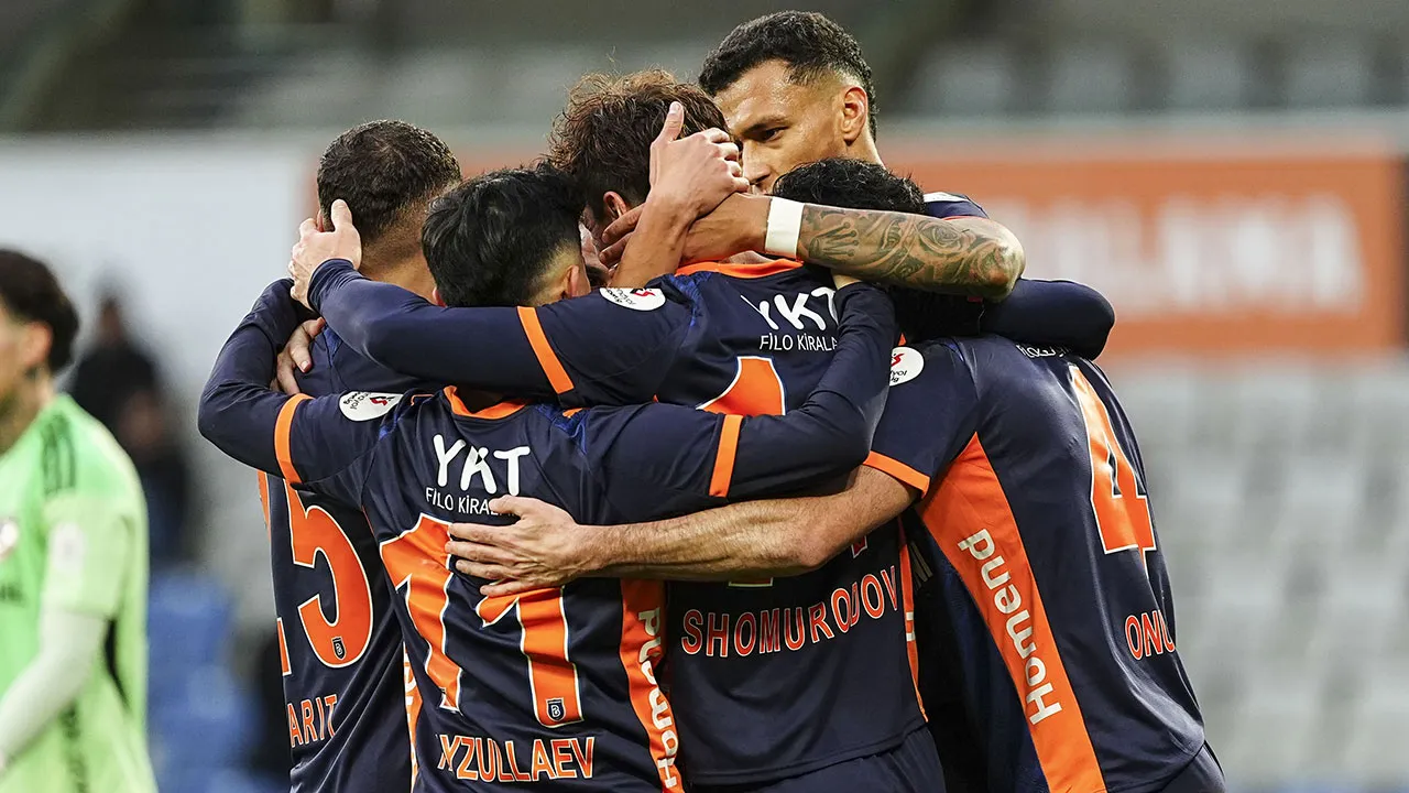 Başakşehir, Gaziantep FK'yi darmadağın etti: 6 gol ve kırmızı kart