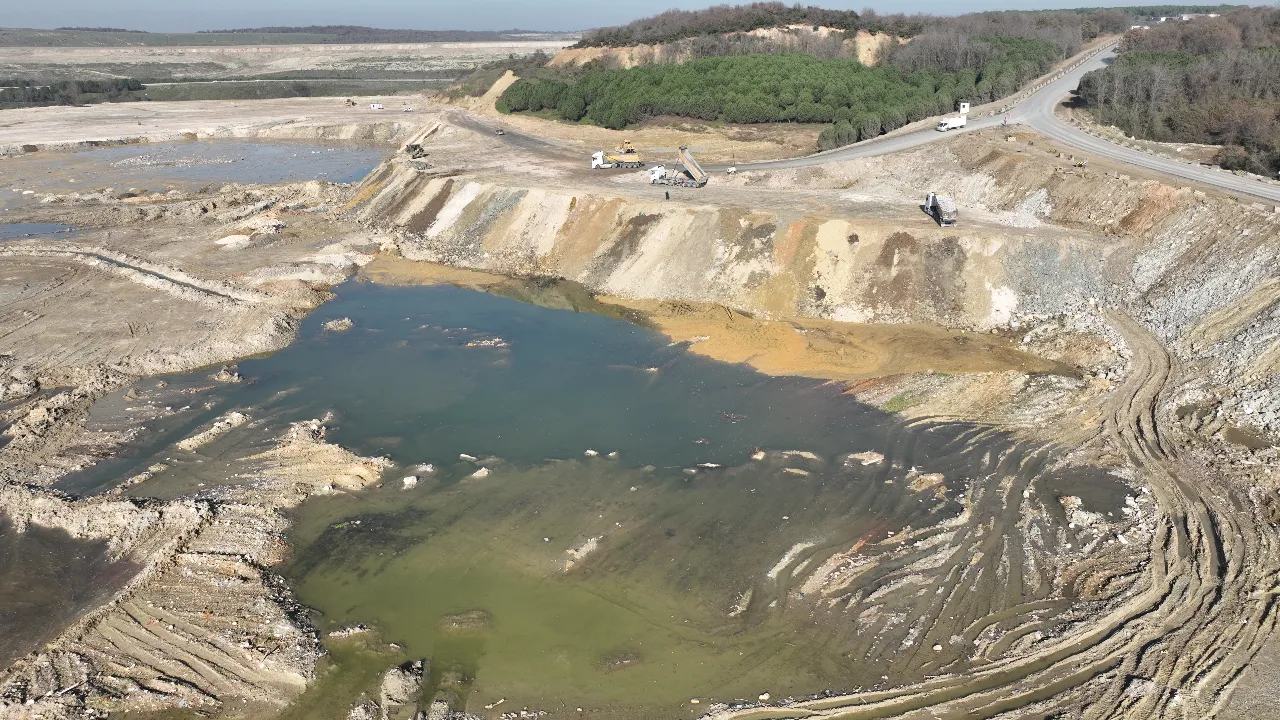 Bilim adamları, İBB’nin hafriyat doldurduğu Mavi Göl için konuştu: Korunabilirdi