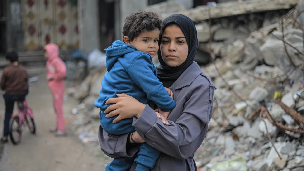 Gazzeli kadınların ağır yükü: İsrail, kadınları annelikten küçükleri çocukluktan etti