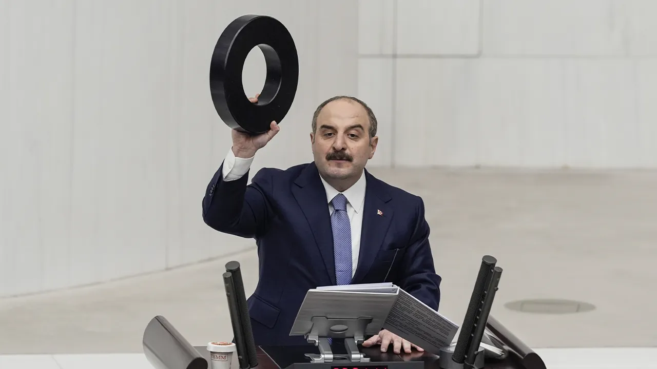 Herkes ne olduğunu merak ediyordu! Varank, Meclis'te anlattı