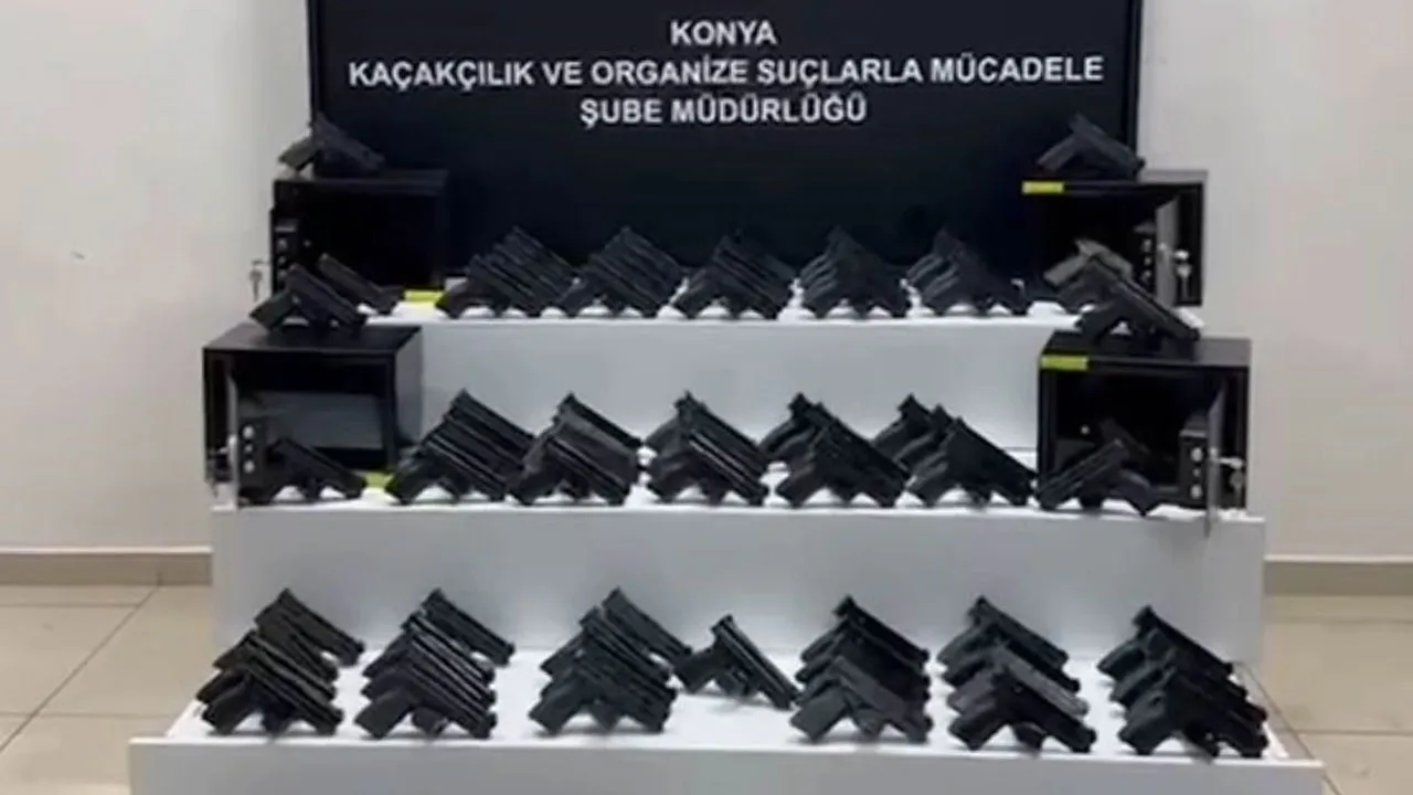 Konya'da kargo paketinden 100 ruhsatsız tabanca çıktı