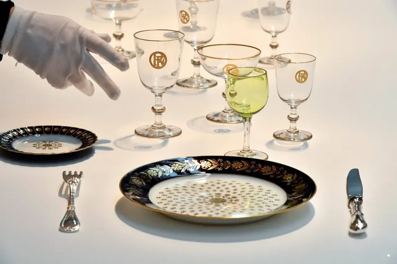 Louvre bekçisi, Elysee Sarayı'nı soydu! 40 bin avro değerinde tabak çanak, gümüş eşya kayboldu