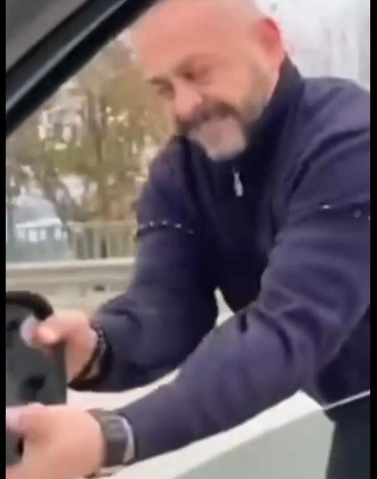 Meclis üyesi Özlem Bodur trafikte dehşeti yaşadı! Sıkıştırdı, camını kırdı, yumrukladı...