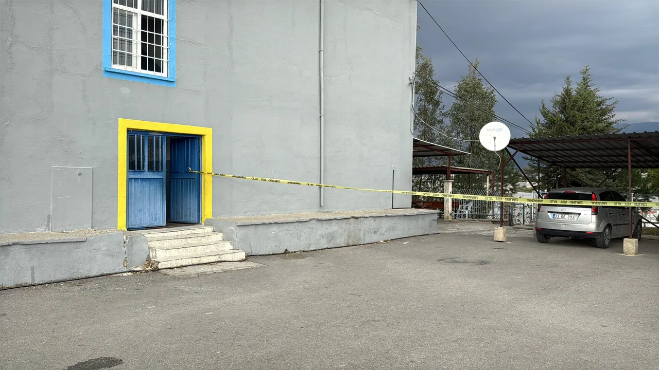 Mersin’de okul bahçesinde dehşet! 12 yaşındaki öğrenci müdürü tüfekle vurdu