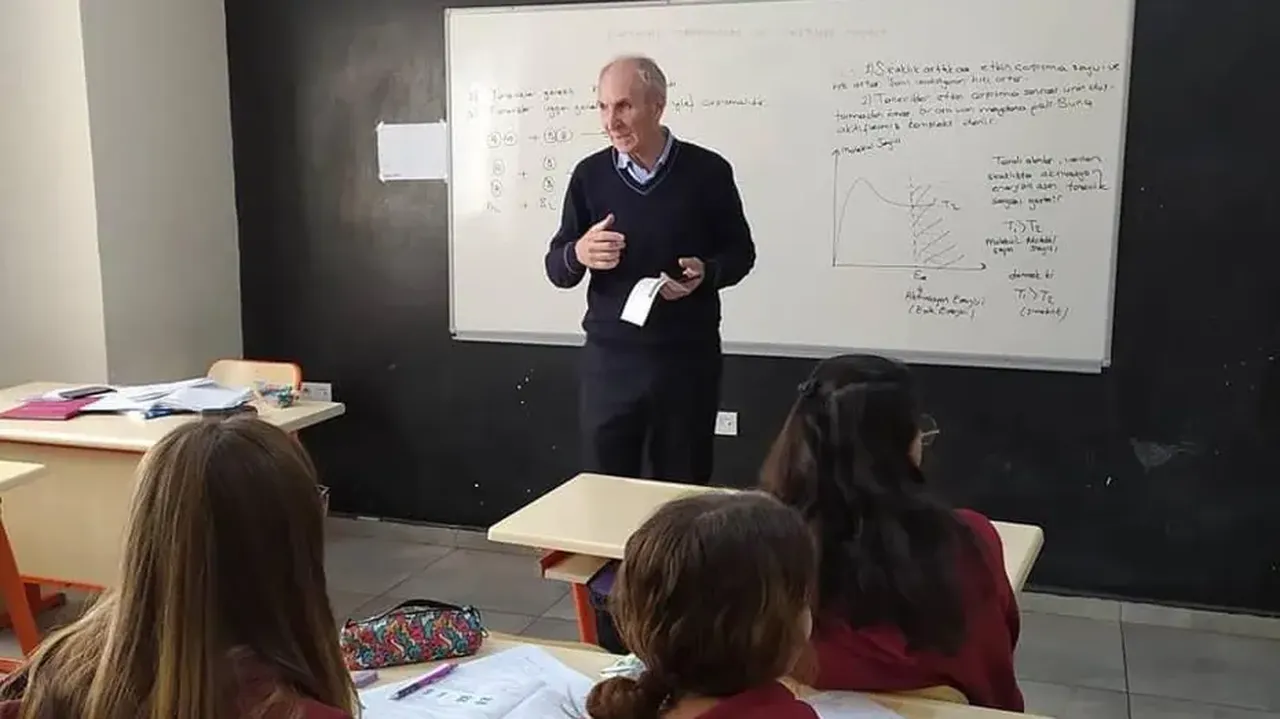 Mersin’de okul bahçesinde dehşet! 12 yaşındaki öğrenci müdürü tüfekle vurdu