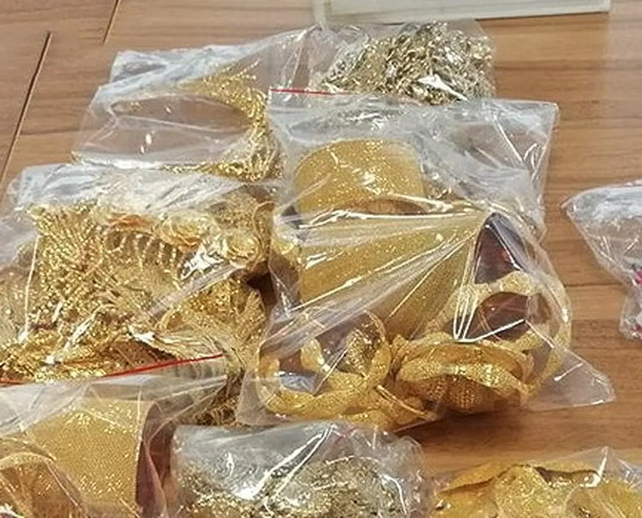 Sınırda altın ve platin takılarla yakalandı! Piyasa değeri 10 milyon Türk lirası