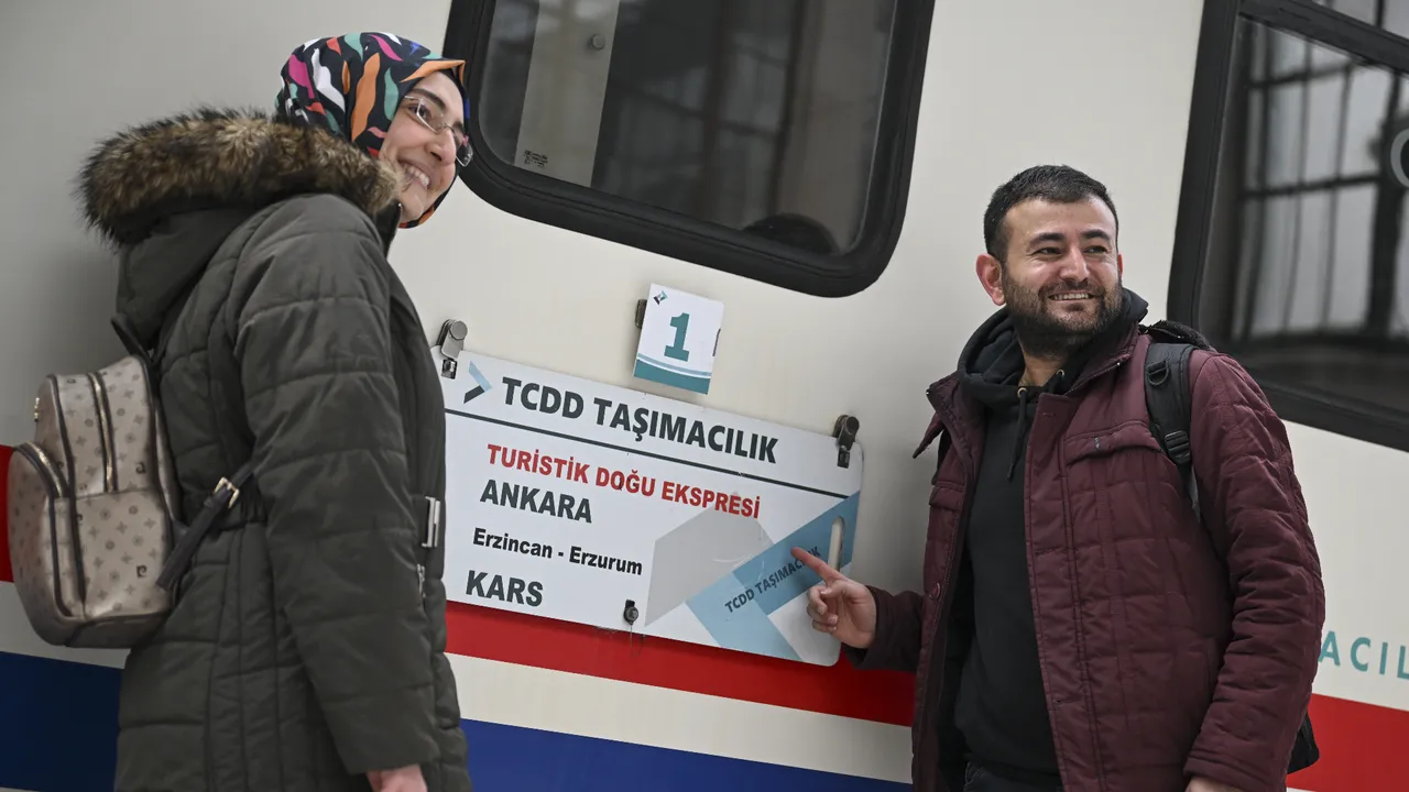 Turistik Doğu Ekspresi sezonun ilk seferi için yolda! Bakan Uraloğlu duyurdu, 3 yeni rotaya yeşil ışık 