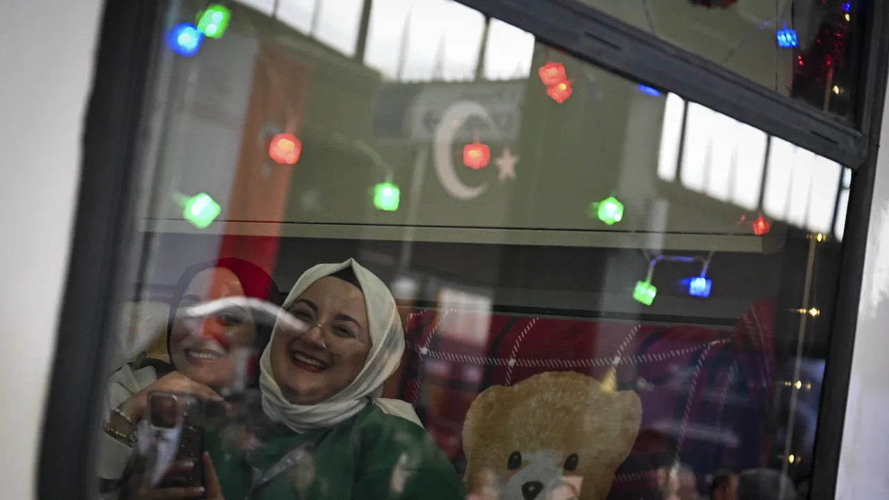 Turistik Doğu Ekspresi sezonun ilk seferi için yolda! Bakan Uraloğlu duyurdu, 3 yeni rotaya yeşil ışık 