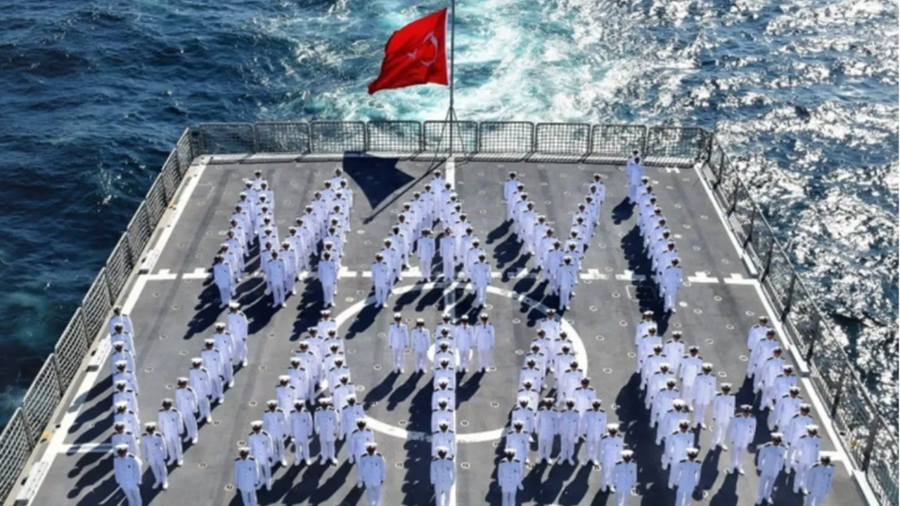 Türk Donanması tarih yazdı! Dünya basını Mavi Vatan'ı manşetlere taşıdı: Türkiye ilk 10'da