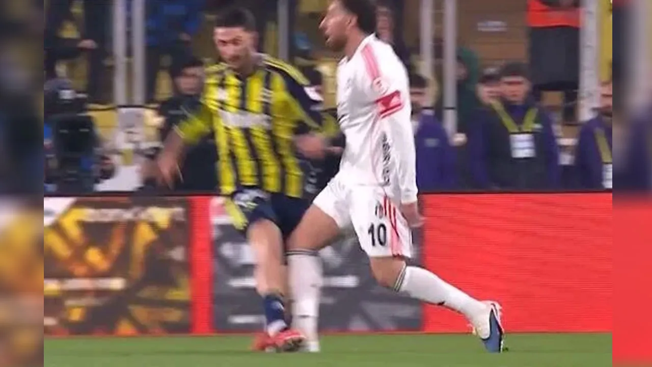 Beşiktaş'tan derbide kırmızı kart tepkisi: Oyna devam!