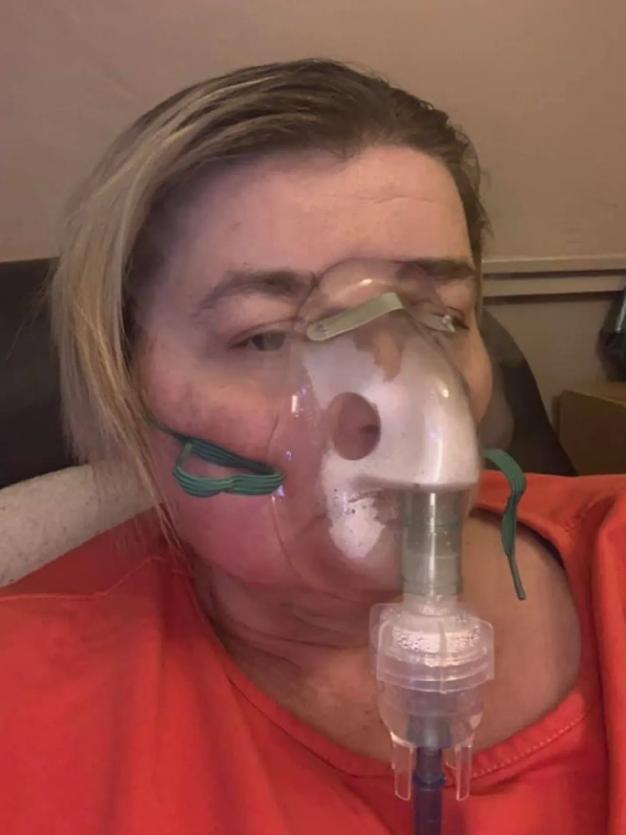 Boynundaki şişliği fark etti, yutkunamayınca hastaneye başvurdu: Hayatımı altüst etti