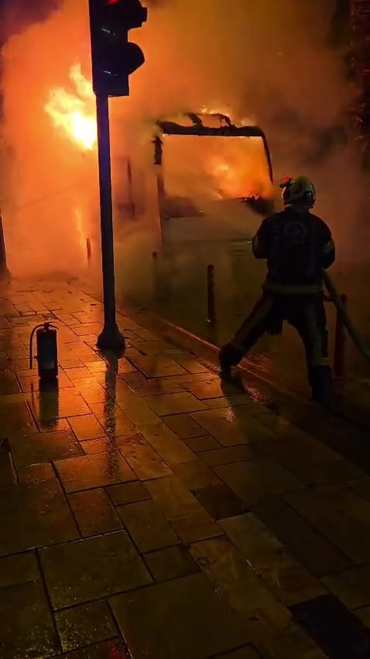 Denizli’de onlarca işçi saniyelerde ölümden döndü! Dumanı fark eden şoför faciayı önledi