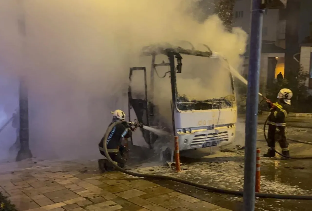 Denizli’de onlarca işçi saniyelerde ölümden döndü! Dumanı fark eden şoför faciayı önledi